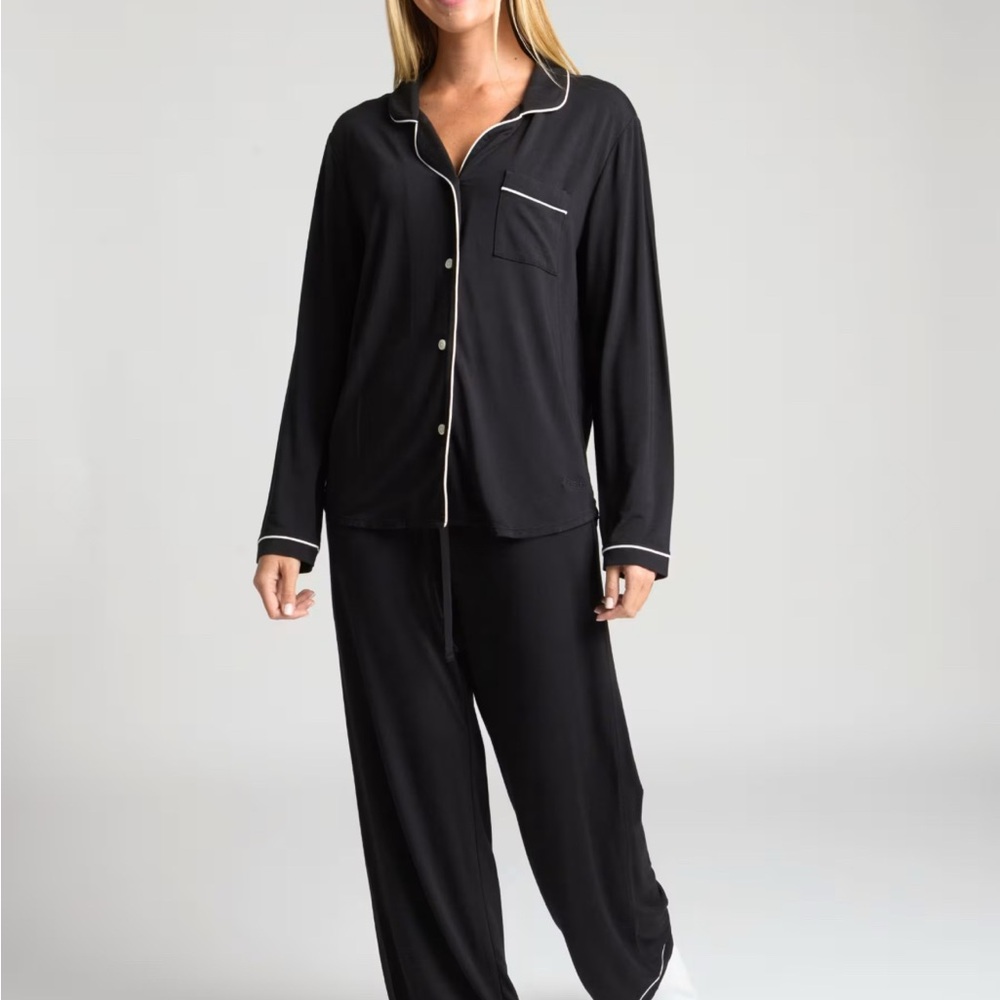 Comfrt Black Pajama Set with White Trim